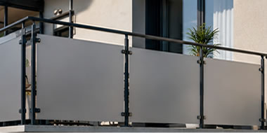 Brise-vue balcon et terrasse en plexiglas sur mesure 1 Brise vue balcon dappartement