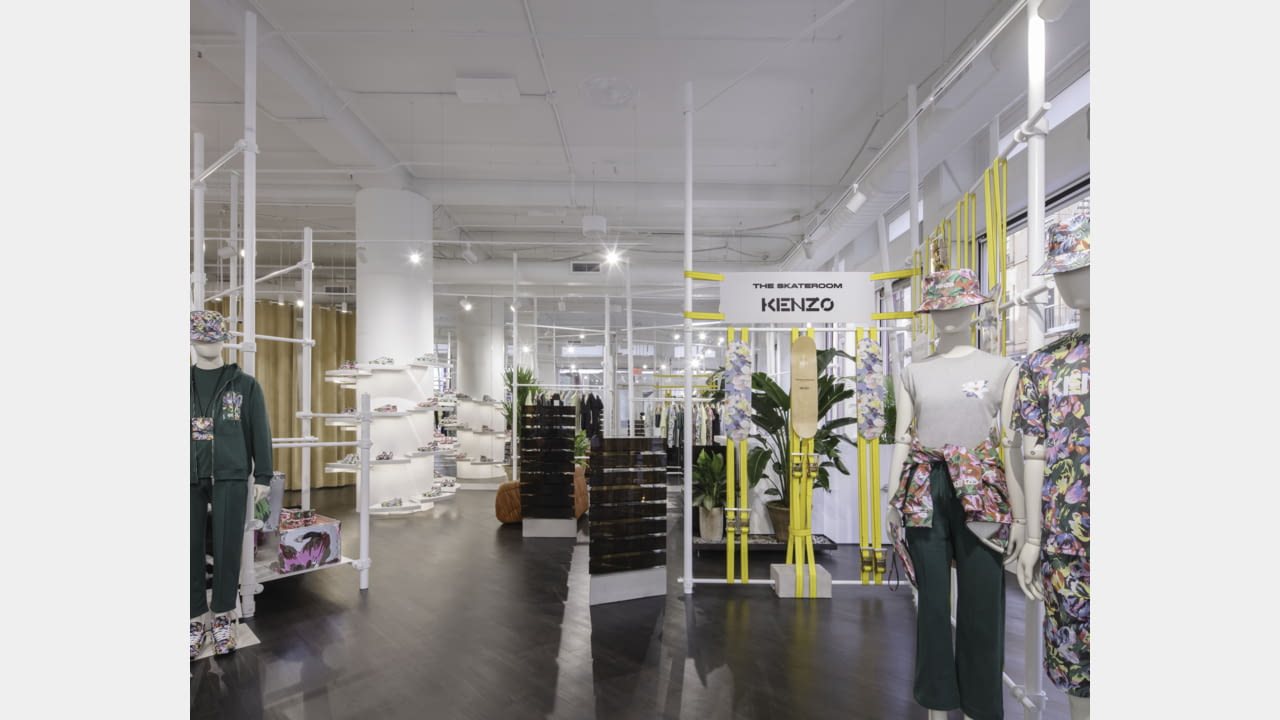 Agencement boutique Kenzo Paris (Soho) en Plexiglas® sur mesure - Aplastic 94
