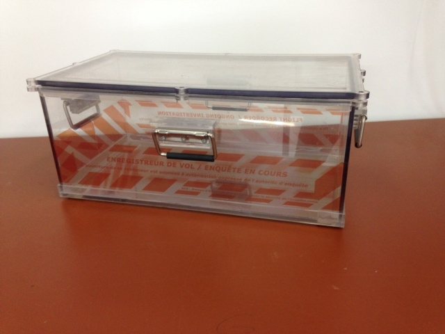 Caisse de transport en PMMA transparent avec charnières inox