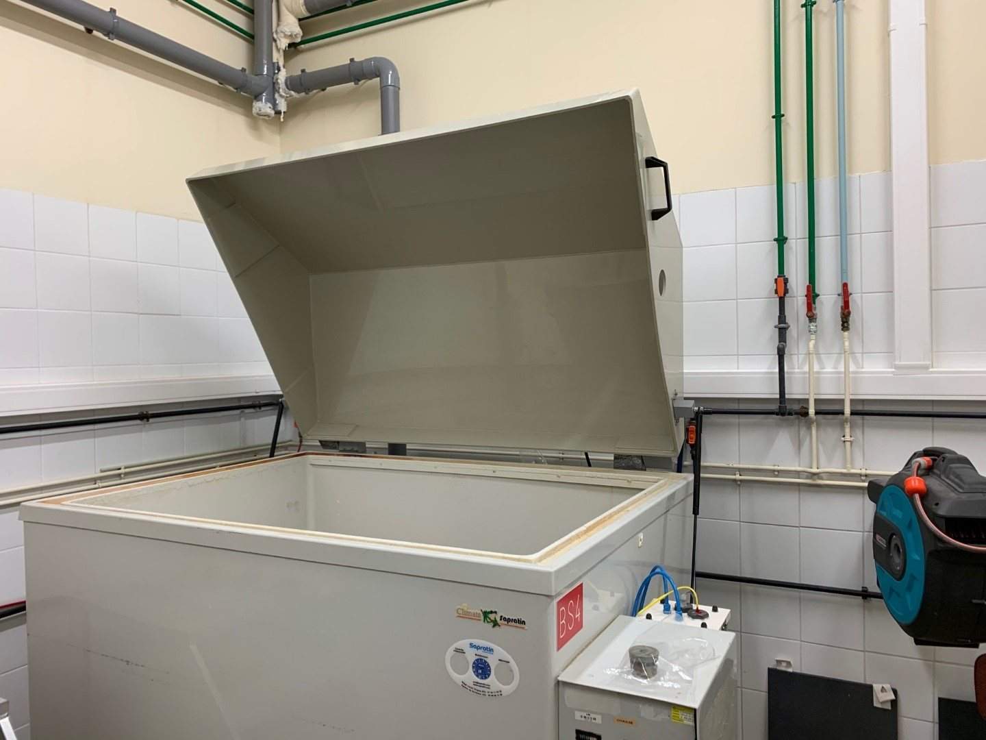 Capot de protection machine en plastique sur mesure