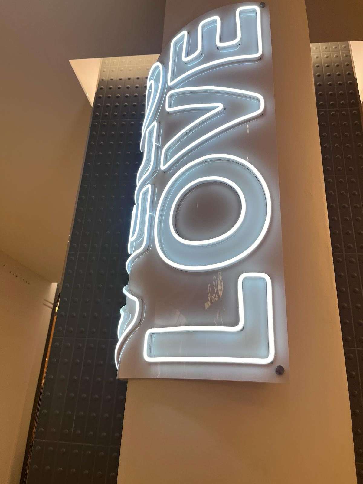 Décor lumineux rétroéclairé LED en Plexiglas® pour événementiel