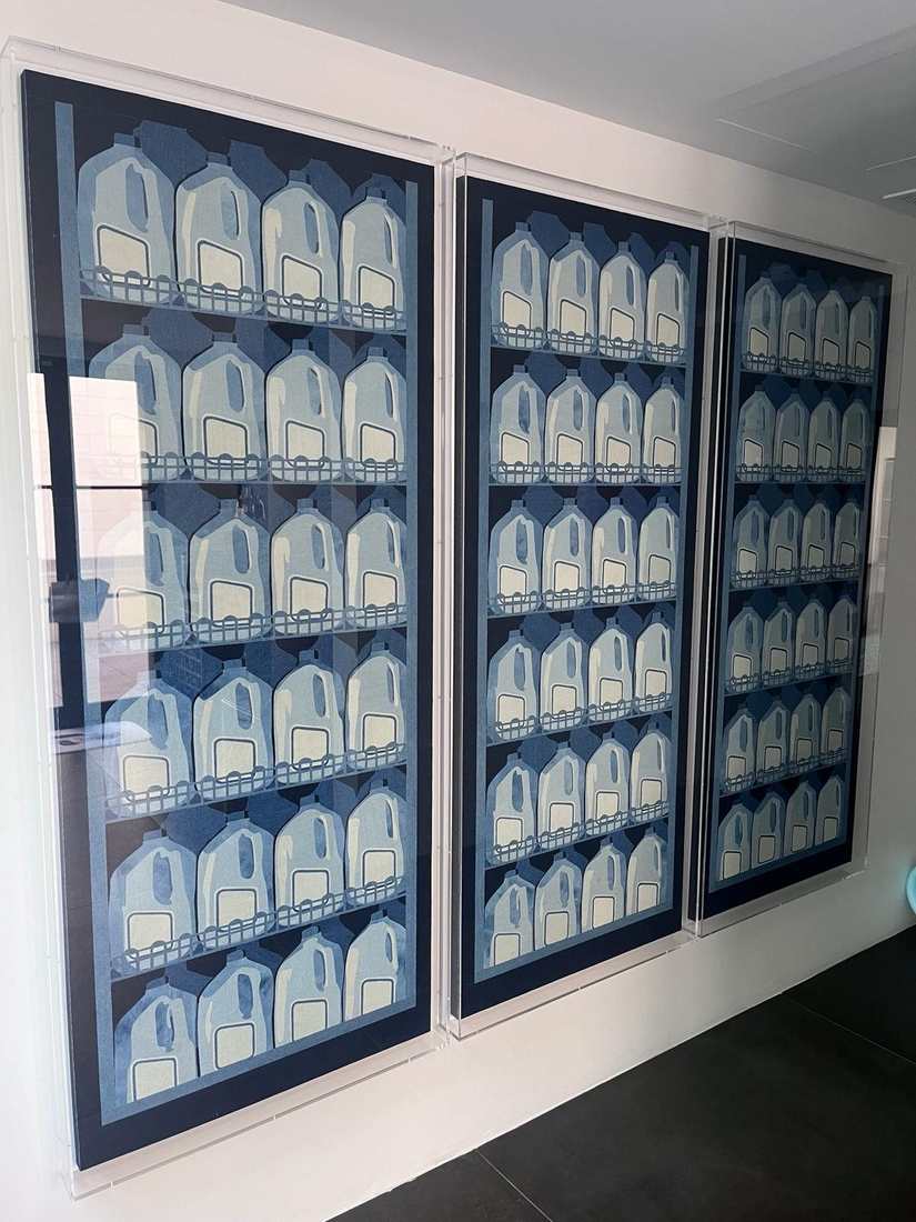 Encadrement grand format en Plexiglas® mural sans raccord