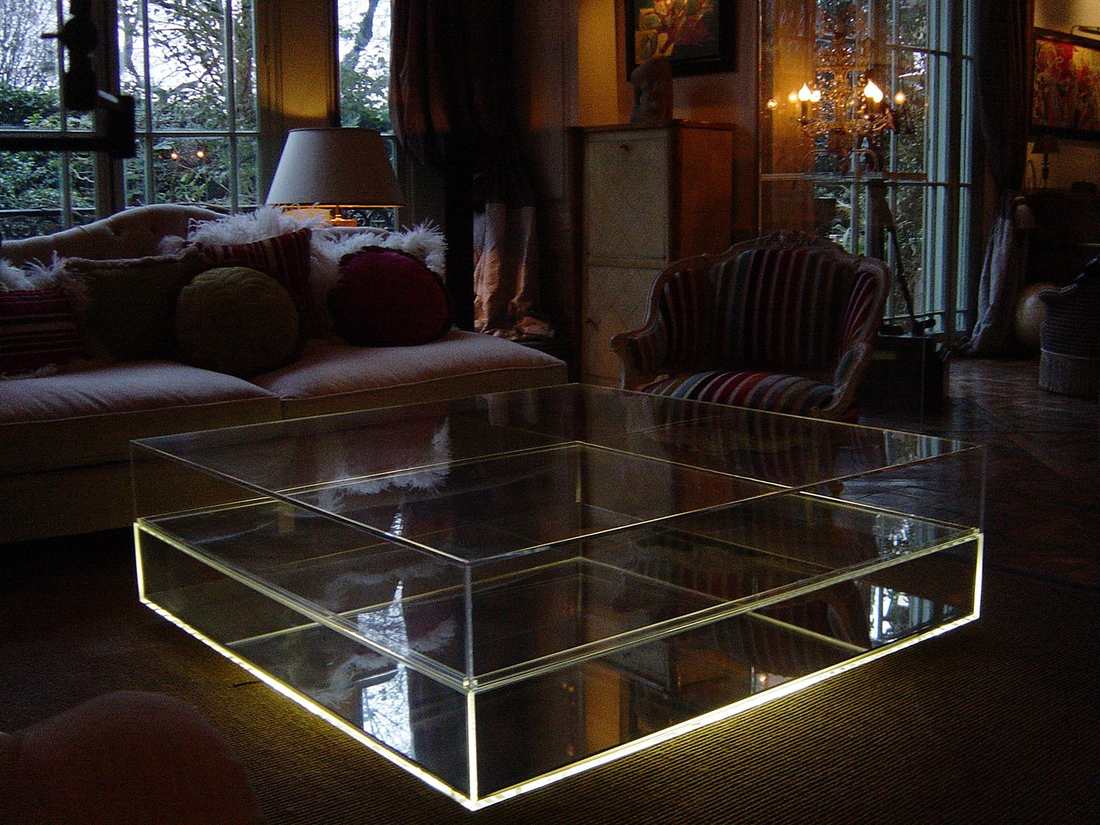 Table basse en Plexiglas® avec fond miroir et LED intégrée - Aplastic 94