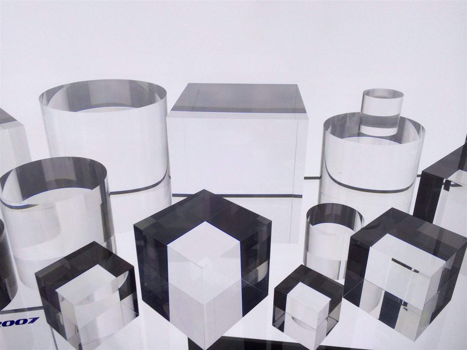 Totems PLV assortiment en PMMA sur mesure