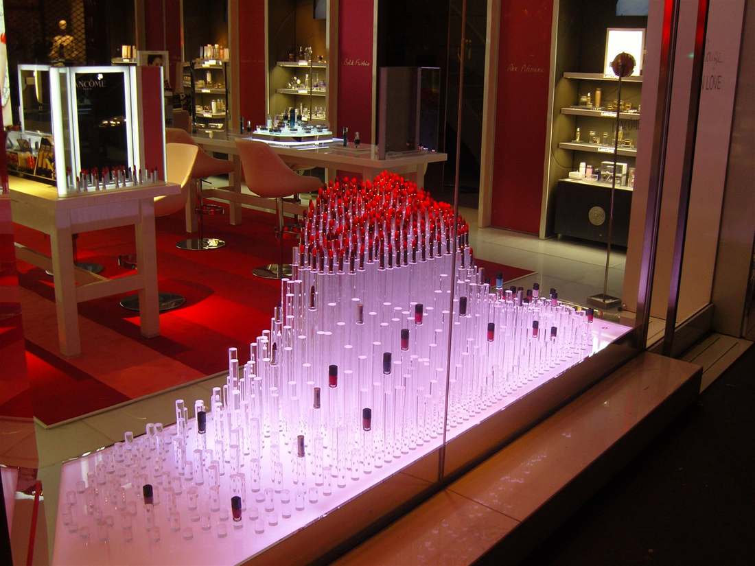 Vitrines & présentoirs plastique sur mesure 10 Vitrine Lancôme présentoir cosmétique sur mesure - Aplastic 94