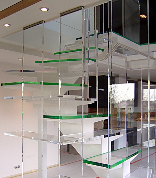 Escalier en plexiglas transparent sur mesure - Aplastic 94