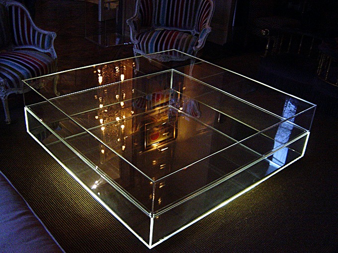 Table basse en plexiglas transparent lumineuse sur mesure - Aplastic 94