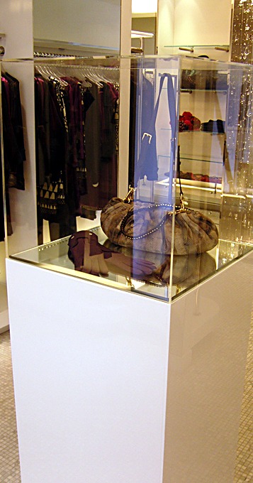 Vitrine de présentation plexiglas pour maroquinerie sur mesure - Aplastic 94